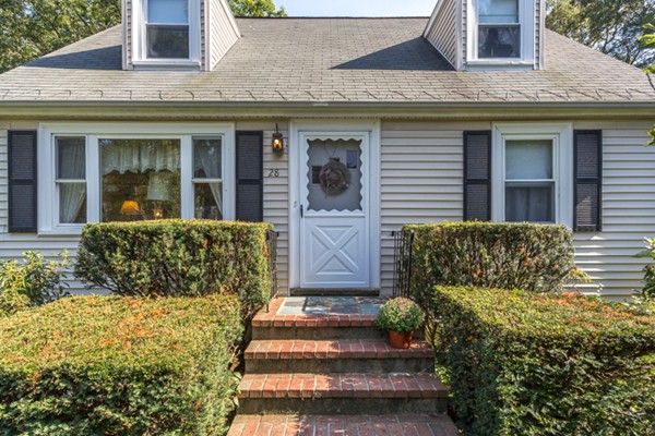 28 Homestead Street Lexington, MA 02421 - Photo 4 of 30 Gallery Image 4