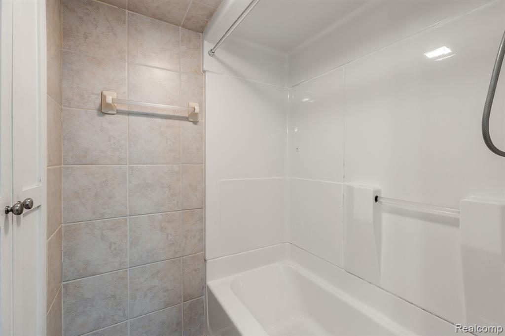 9044 Bellevue Road Grosse Ile, MI 48138 - Photo 12 of 24 Gallery Image 12
