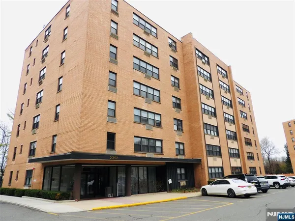 $2,800 | 2352 Linwood Avenue, Unit 5H, Fort Lee, NJ 07024