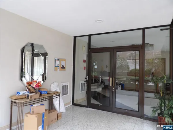 $2,800 | 2352 Linwood Avenue, Unit 5H, Fort Lee, NJ 07024