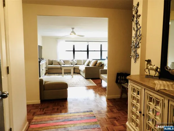 $2,800 | 2352 Linwood Avenue, Unit 5H, Fort Lee, NJ 07024