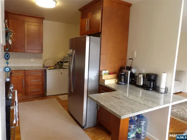 $2,800 | 2352 Linwood Avenue, Unit 5H, Fort Lee, NJ 07024