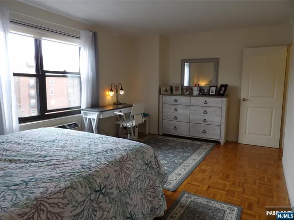 $2,800 | 2352 Linwood Avenue, Unit 5H, Fort Lee, NJ 07024