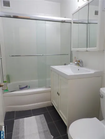 $2,800 | 2352 Linwood Avenue, Unit 5H, Fort Lee, NJ 07024