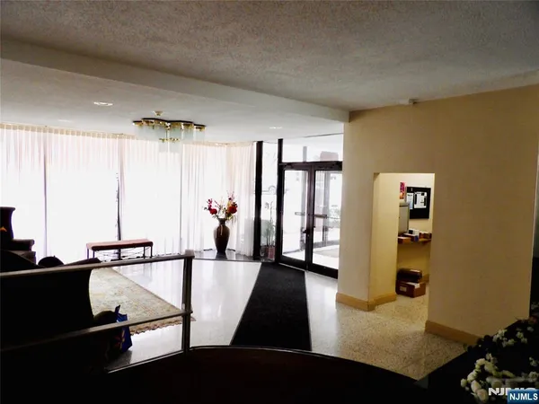 $2,800 | 2352 Linwood Avenue, Unit 5H, Fort Lee, NJ 07024