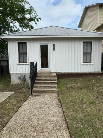 $2,800 | 2004 Rosewood Avenue, Austin, TX 78702