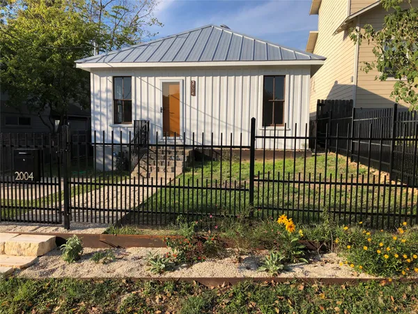 $2,800 | 2004 Rosewood Avenue, Austin, TX 78702