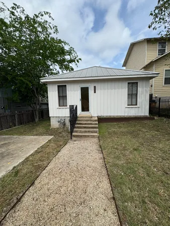$2,800 | 2004 Rosewood Avenue, Austin, TX 78702