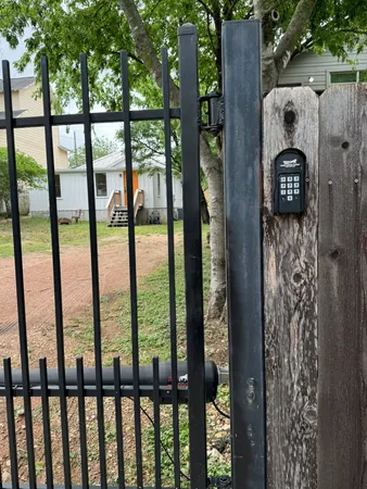 $2,800 | 2004 Rosewood Avenue, Austin, TX 78702