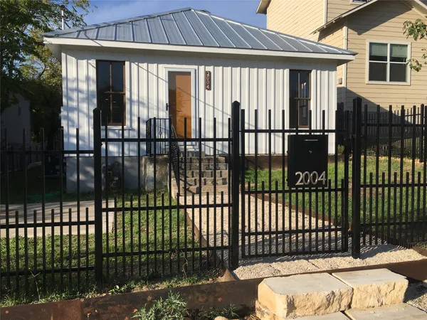 $2,800 | 2004 Rosewood Avenue, Austin, TX 78702