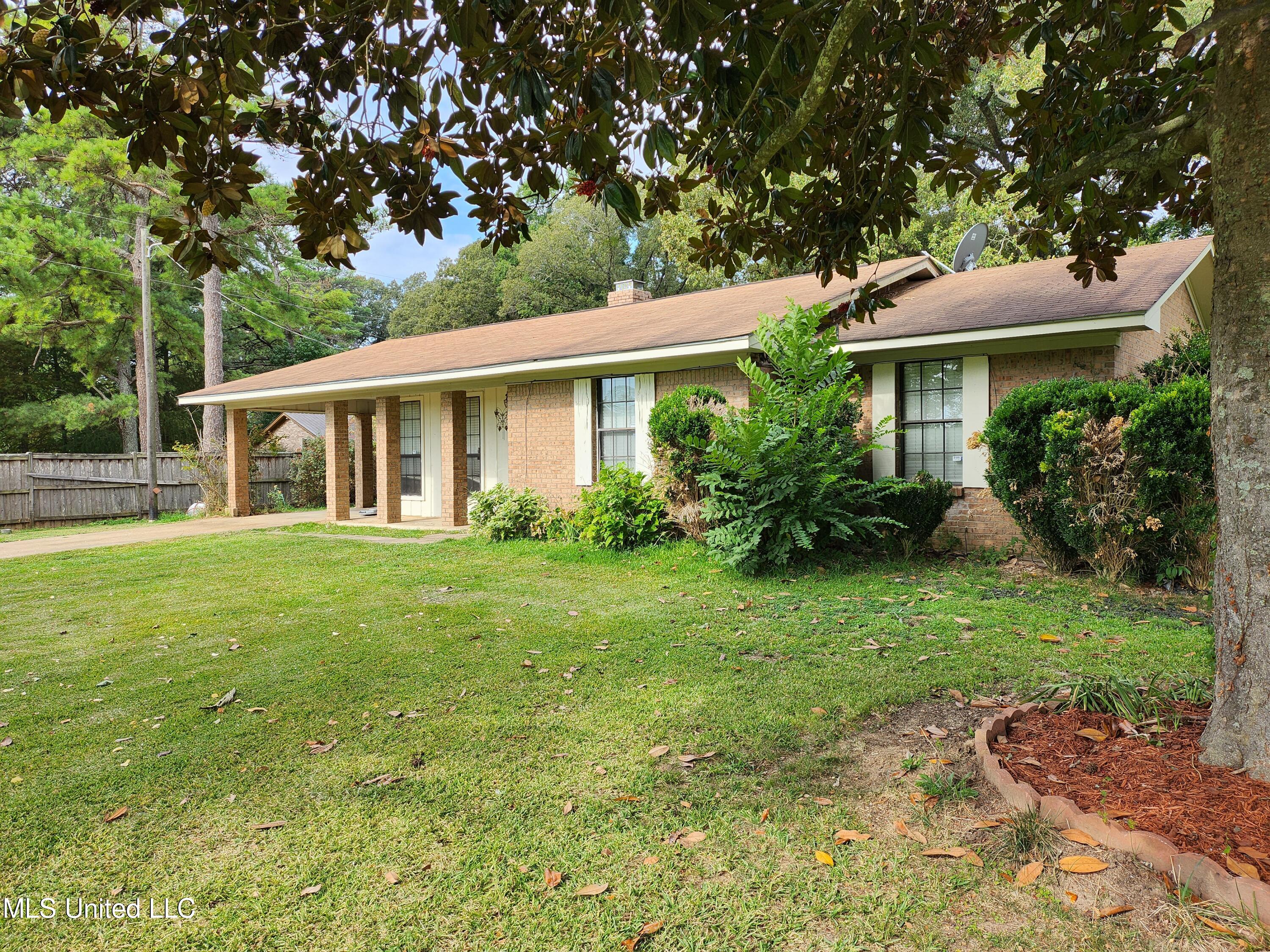815 Renshaw Road Yazoo City, MS 39194 - Photo 1 of 19 20230920_095924