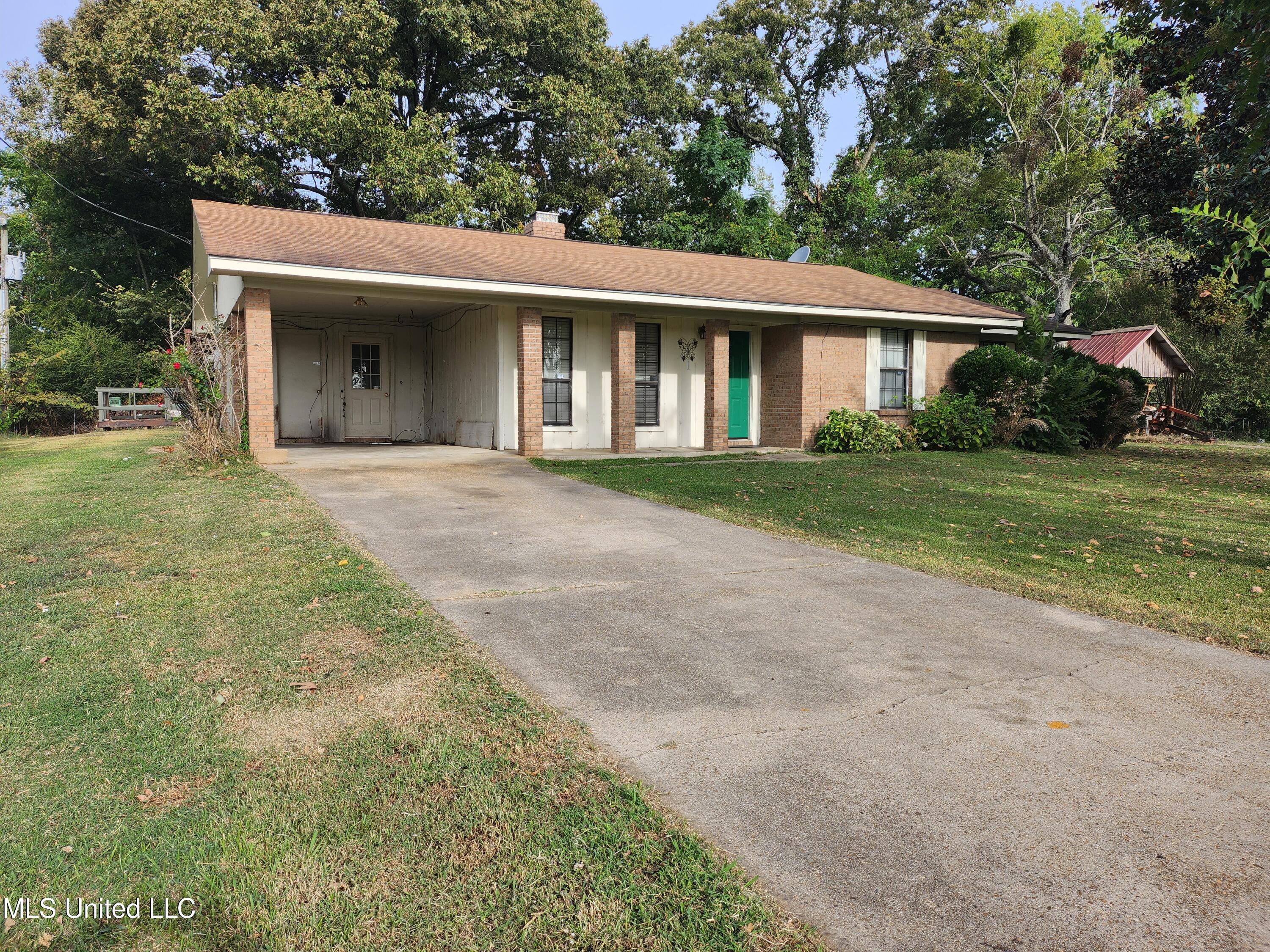 815 Renshaw Road Yazoo City, MS 39194 - Photo 2 of 19 20231004_091008