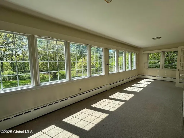 $2,800 | 4 Noonan Lane, Albany, NY 12209