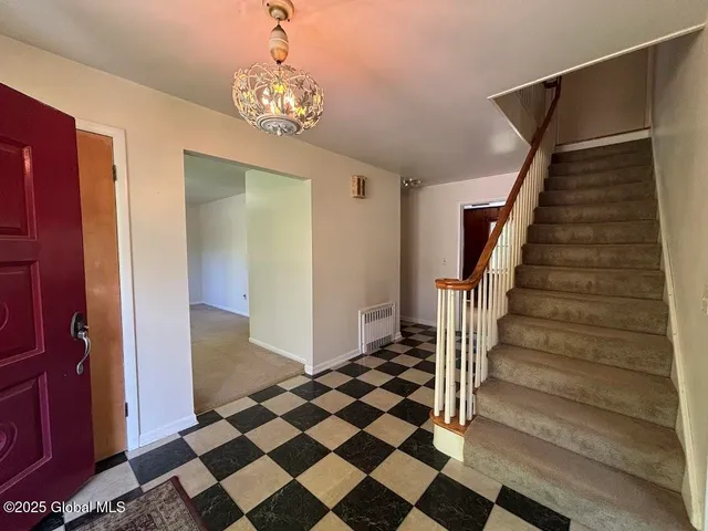 $2,800 | 4 Noonan Lane, Albany, NY 12209