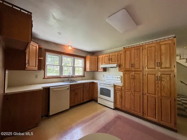 $2,800 | 4 Noonan Lane, Albany, NY 12209