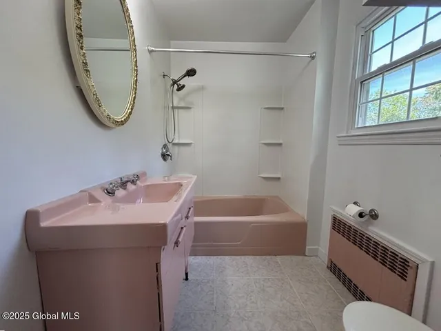 $2,800 | 4 Noonan Lane, Albany, NY 12209