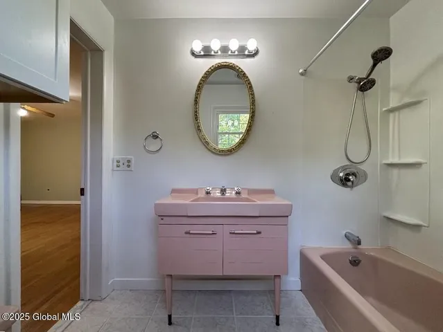 $2,800 | 4 Noonan Lane, Albany, NY 12209