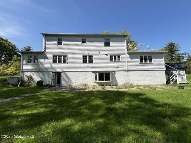 $2,800 | 4 Noonan Lane, Albany, NY 12209