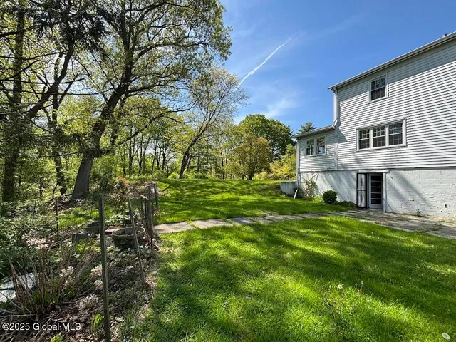 $2,800 | 4 Noonan Lane, Albany, NY 12209