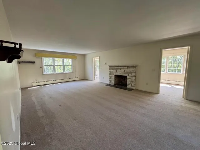 $2,800 | 4 Noonan Lane, Albany, NY 12209