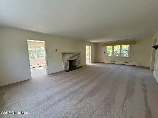 $2,800 | 4 Noonan Lane, Albany, NY 12209