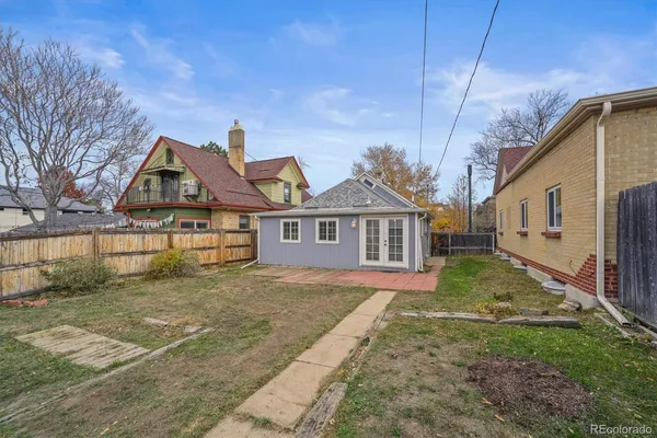 a view of front of house with a yard