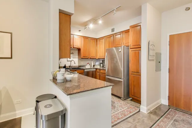 $4,000 | 435 West Erie Street, Unit 908, Chicago, IL 60654