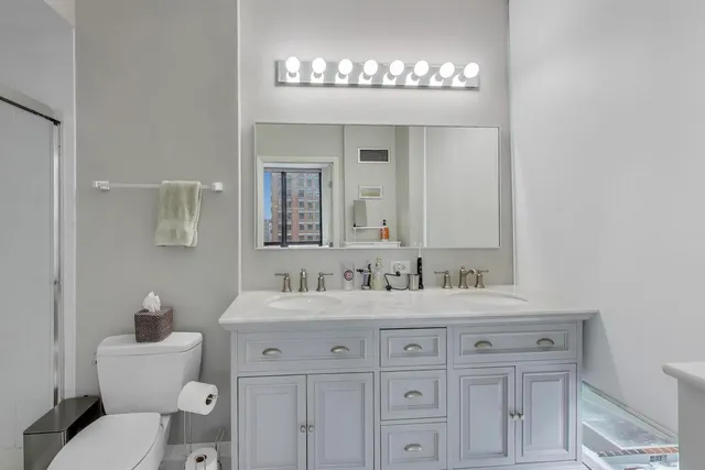 $4,000 | 435 West Erie Street, Unit 908, Chicago, IL 60654