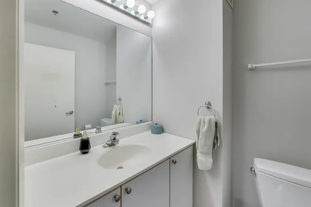 $4,000 | 435 West Erie Street, Unit 908, Chicago, IL 60654