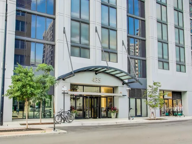 $4,000 | 435 West Erie Street, Unit 908, Chicago, IL 60654