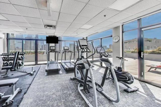 $4,000 | 435 West Erie Street, Unit 908, Chicago, IL 60654
