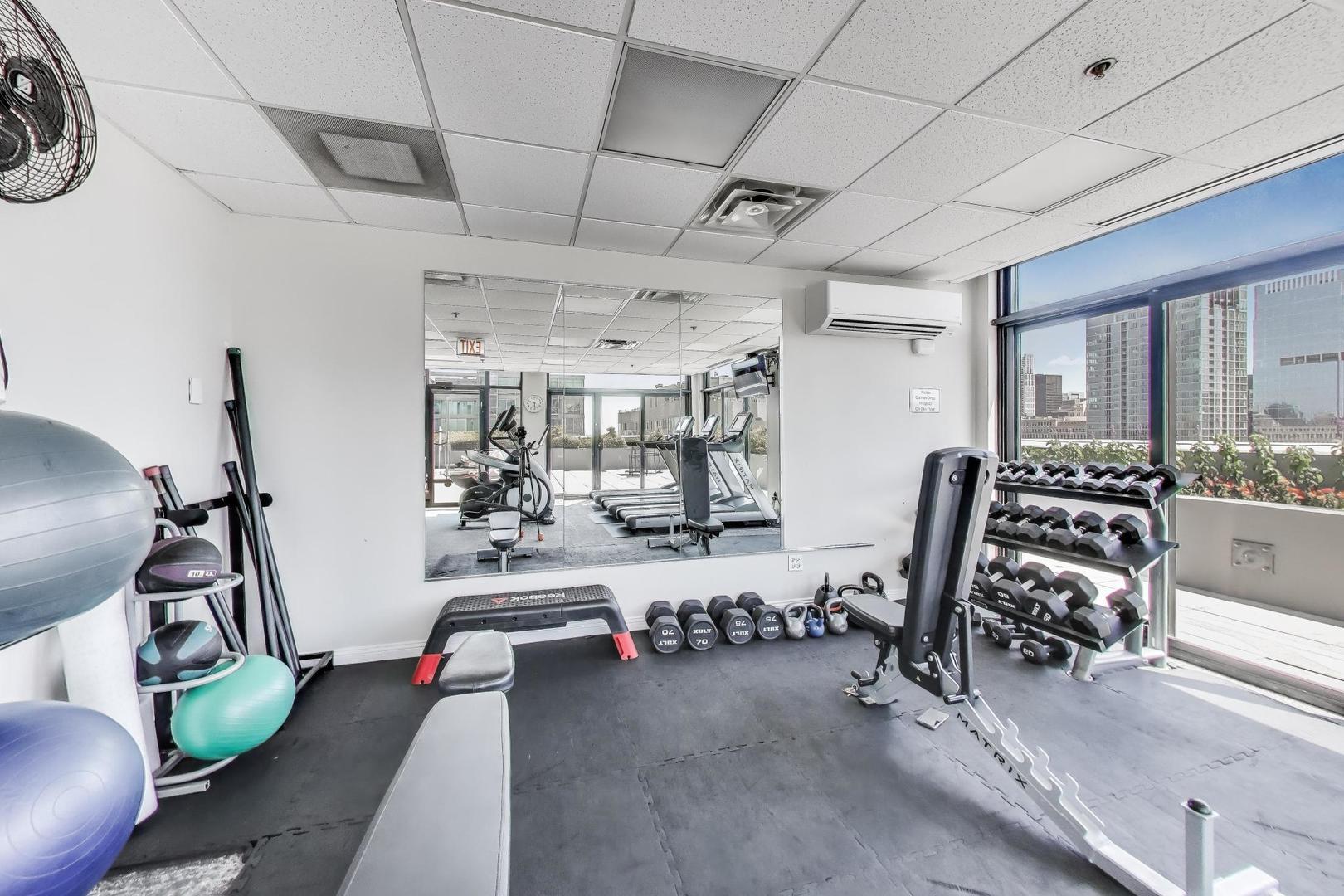 435 West Erie Street, Unit 908 Chicago, IL 60654 - Photo 36 of 46