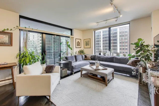 $4,000 | 435 West Erie Street, Unit 908, Chicago, IL 60654