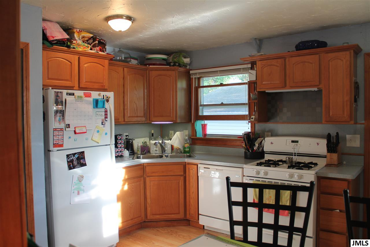 801 South Sutton Road Jackson, MI 49203 - Photo 3 of 14 Photo 3