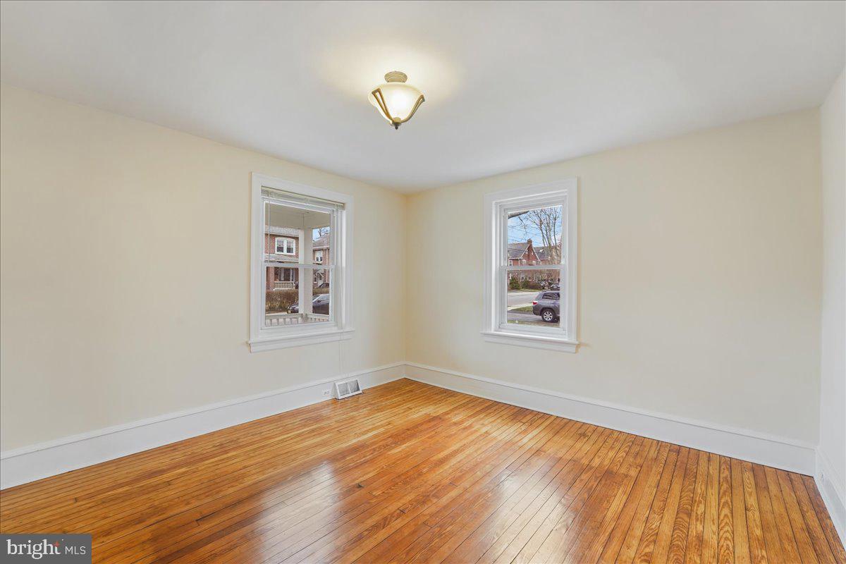 2530 East County Line Road Ardmore, PA 19003 - Photo 4 of 27 Living room