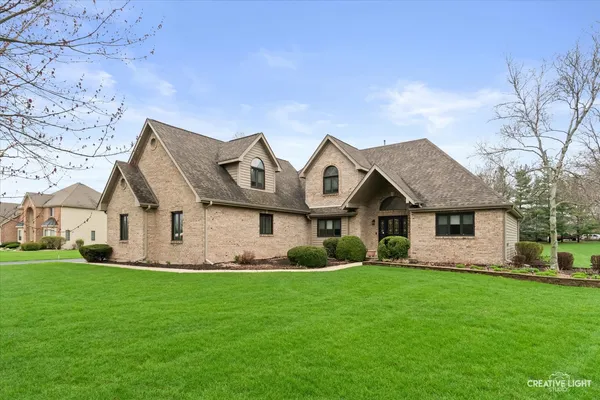 $650,000 | 5 West Royal Oaks Drive, Bristol, IL 60512