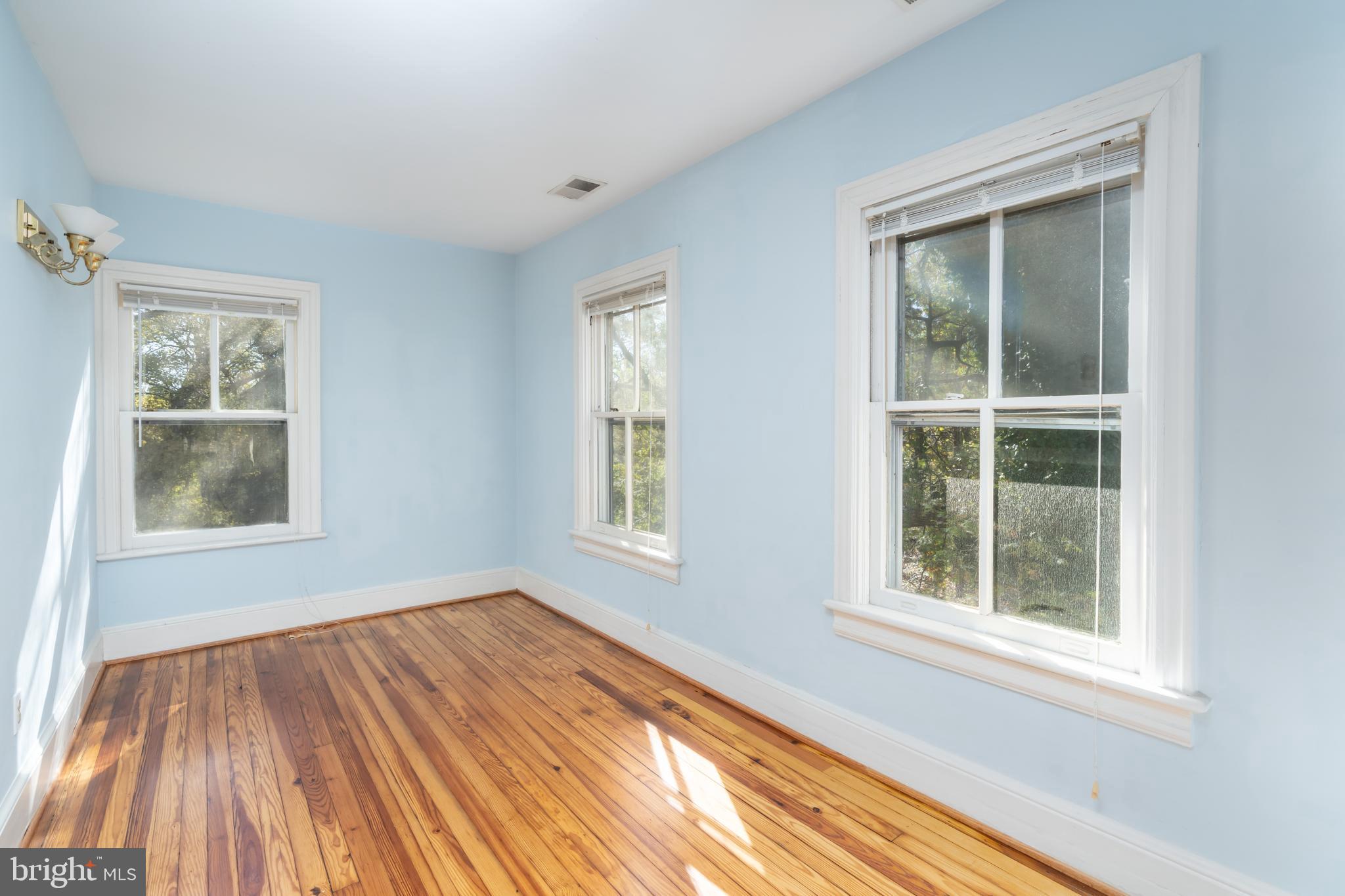 9809 Capitol View Avenue Silver Spring, MD 20910 - Photo 20 of 32 Bedroom #3