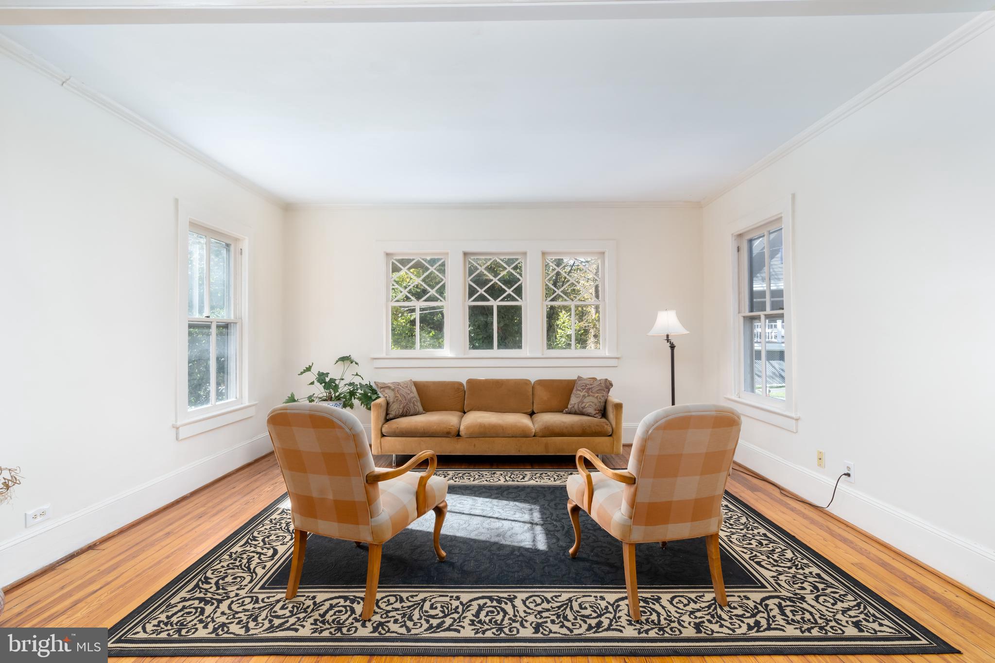 9809 Capitol View Avenue Silver Spring, MD 20910 - Photo 6 of 32 Living Room