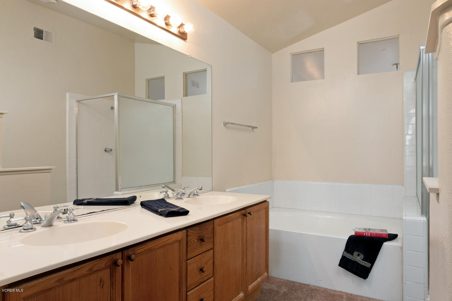 1322 Nautical Way Oxnard, CA 93030 - Photo 12 of 17 1322 Nautical Way-013-004-Master Bath-ML