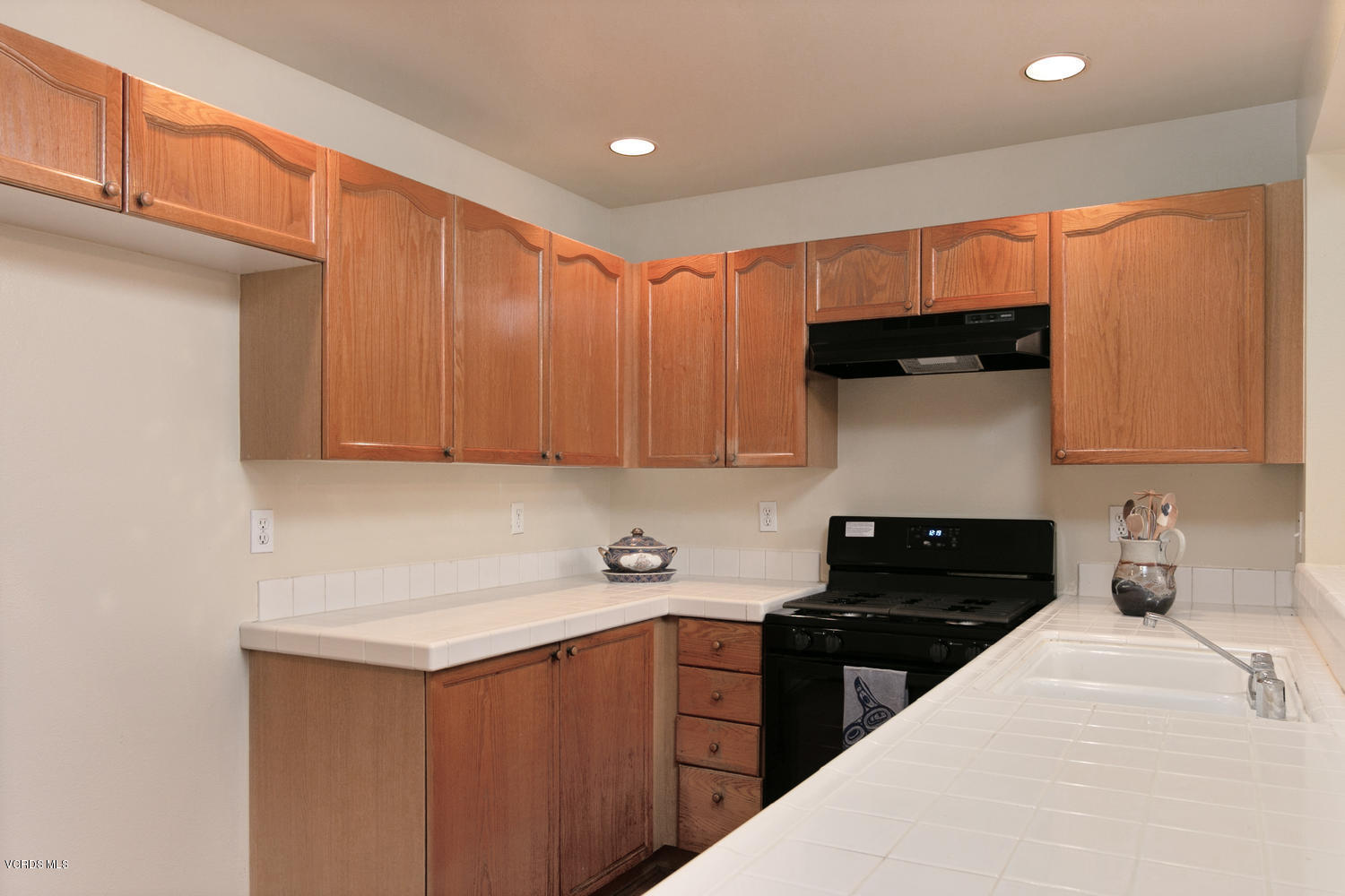 1322 Nautical Way Oxnard, CA 93030 - Photo 5 of 17 1322 Nautical Way-009-014-Kitchen-MLS_Si