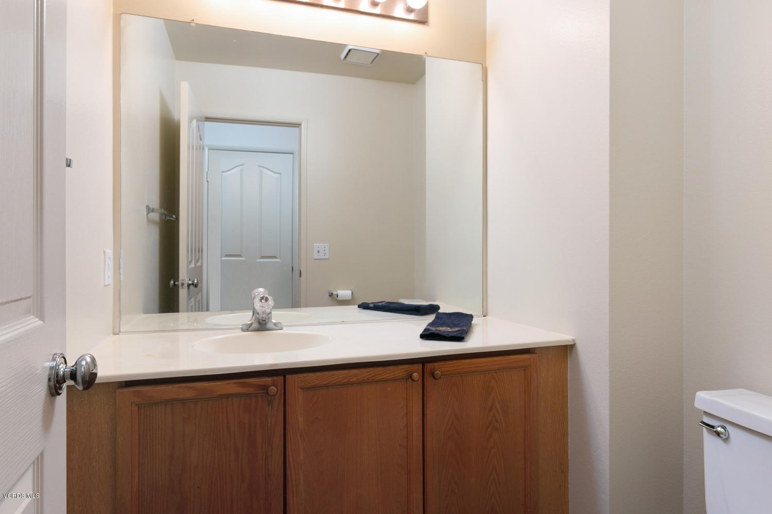 1322 Nautical Way Oxnard, CA 93030 - Photo 6 of 17 1322 Nautical Way-020-009-Half Bathroom-