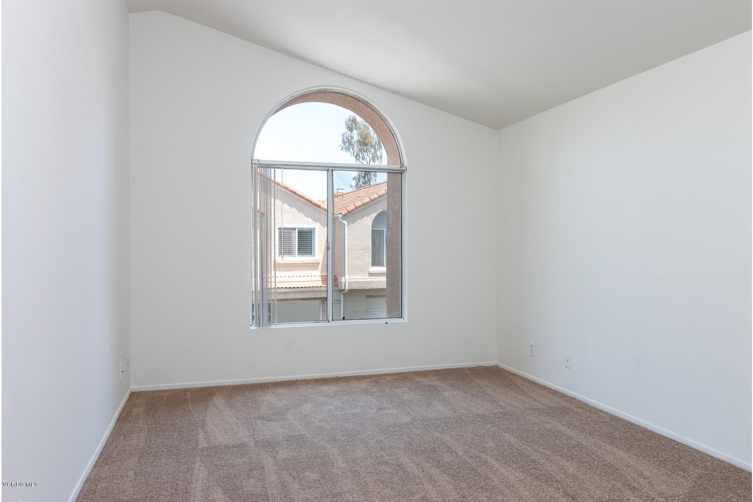 1322 Nautical Way Oxnard, CA 93030 - Photo 10 of 17 1322 Nautical Way-011-025-Master Bedroom