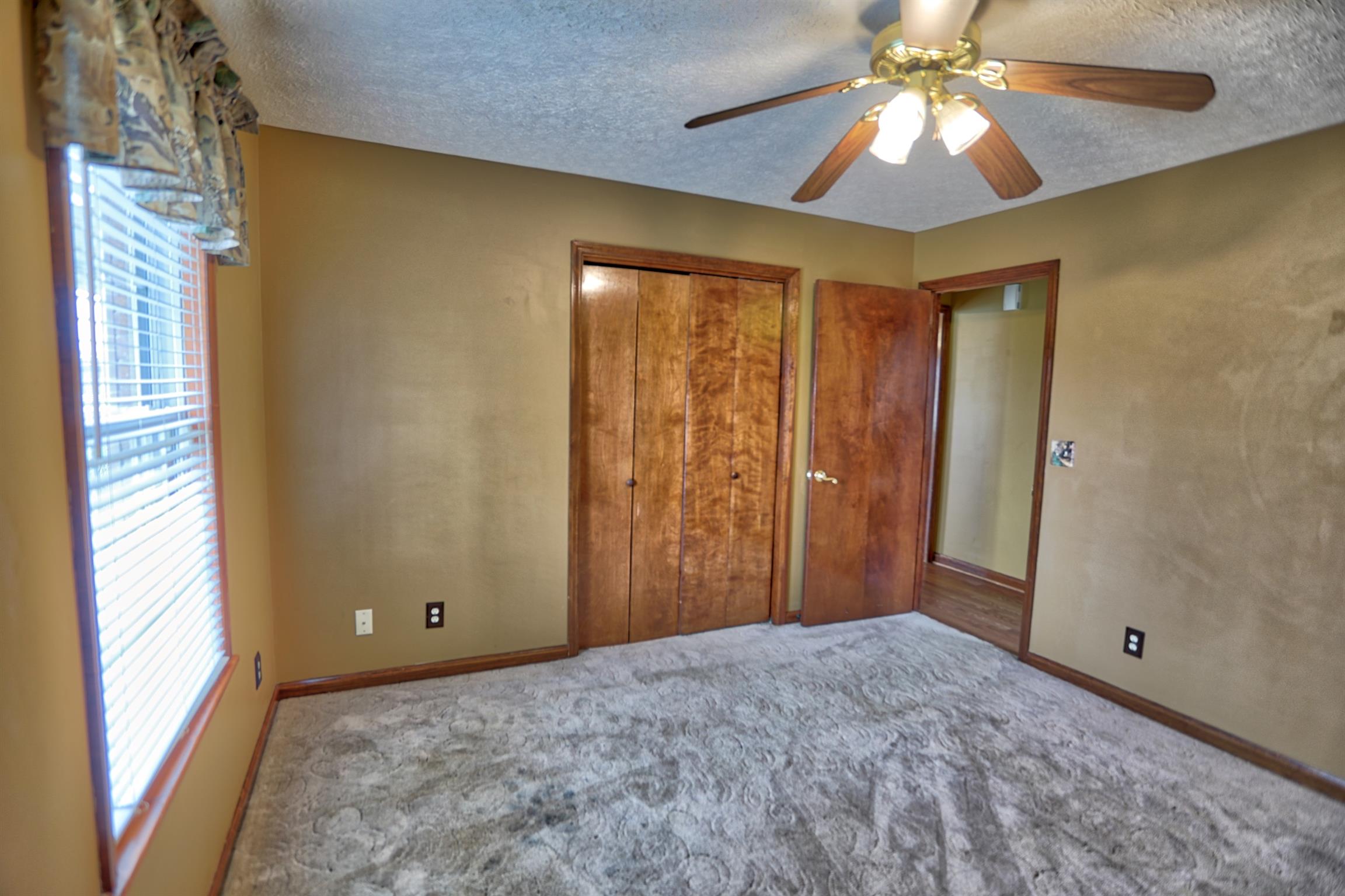 4322 Dot Road Springfield, TN 37172 - Photo 15 of 22 a view of room with window and ceiling fan