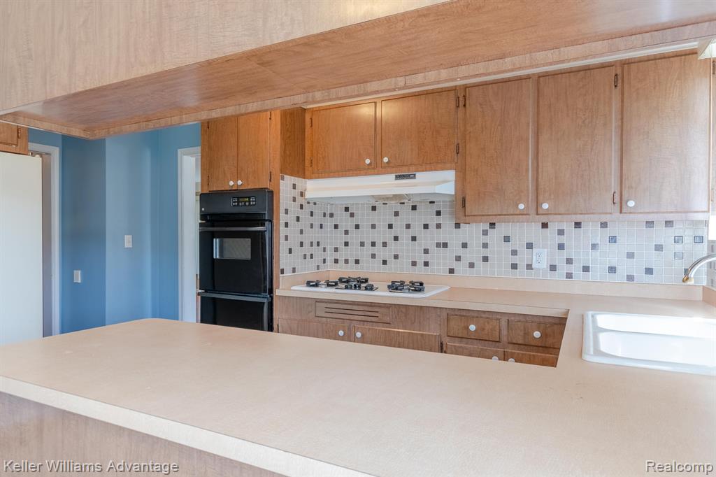 33401 Defour Drive Sterling Heights, MI 48310 - Photo 12 of 38