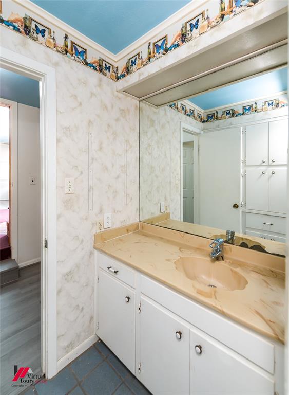 3109 Gorton Road Shreveport, LA 71119 - Photo 25 of 31 a bathroom with a sink and a mirror