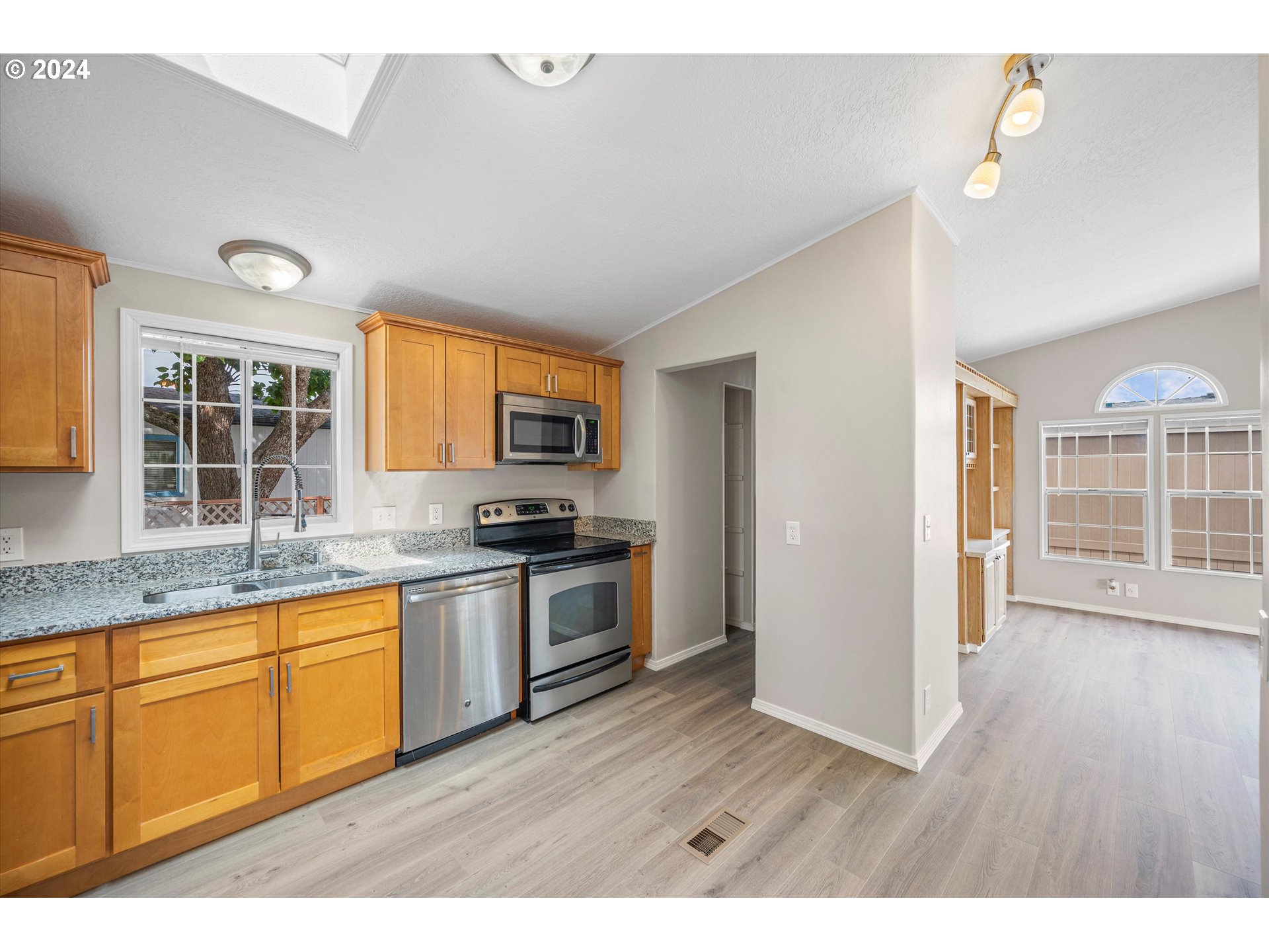 205 Boone Road Southeast, Unit 49 Salem, OR 97306 - Photo 17 of 37 Gallery Image 17