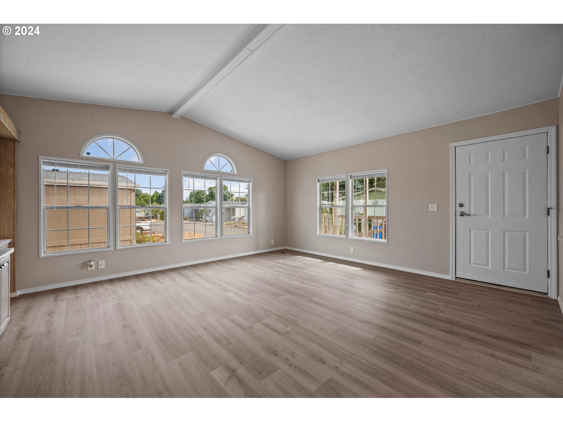 205 Boone Road Southeast, Unit 49 Salem, OR 97306 - Photo 6 of 37 Gallery Image 6