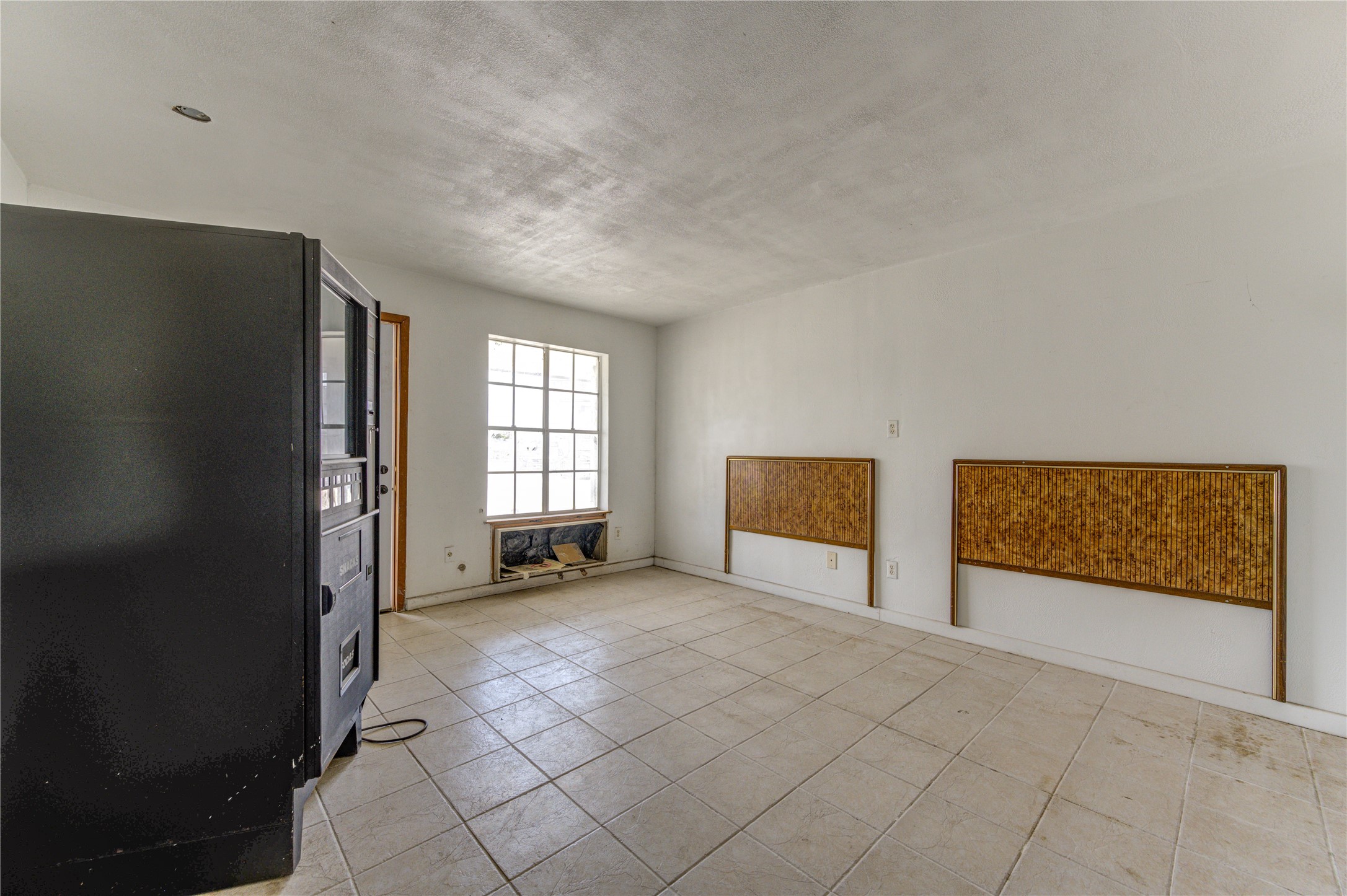 4602 Avenue H Rosenberg, TX 77471 - Photo 27 of 42 a view of an empty room with a window