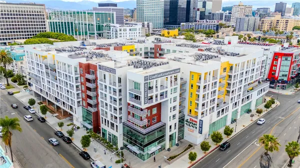$7 | 750 South Oxford Avenue, Los Angeles, CA 90005