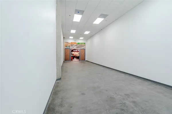 $7 | 750 South Oxford Avenue, Los Angeles, CA 90005